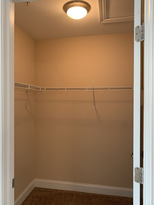 Building Photo - Spacious 3-Bed, 2.5-Bath Townhouse with Fenced Backyard!