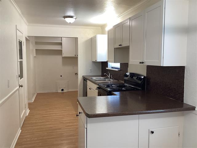 Building Photo - 2020 Robinwood Dr