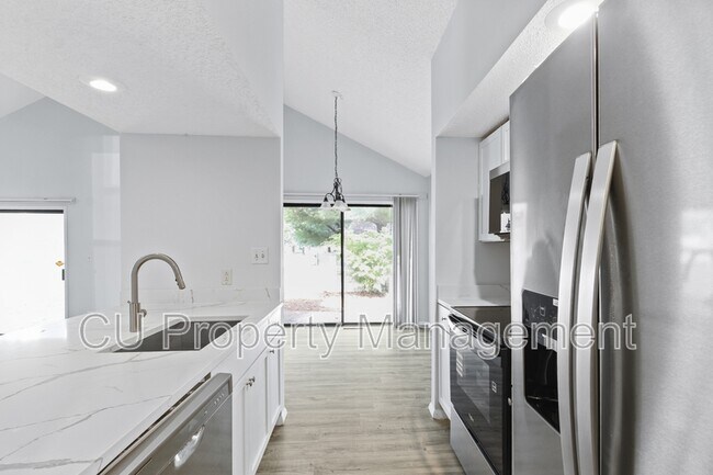 Building Photo - 2302A Melrose Dr