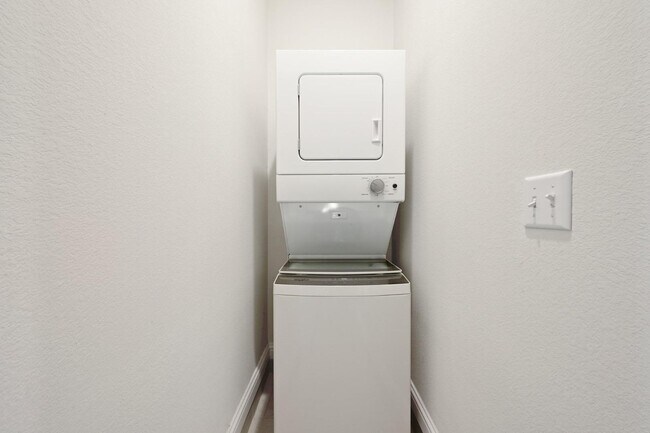 Building Photo - 7902 Mellencamp Dr