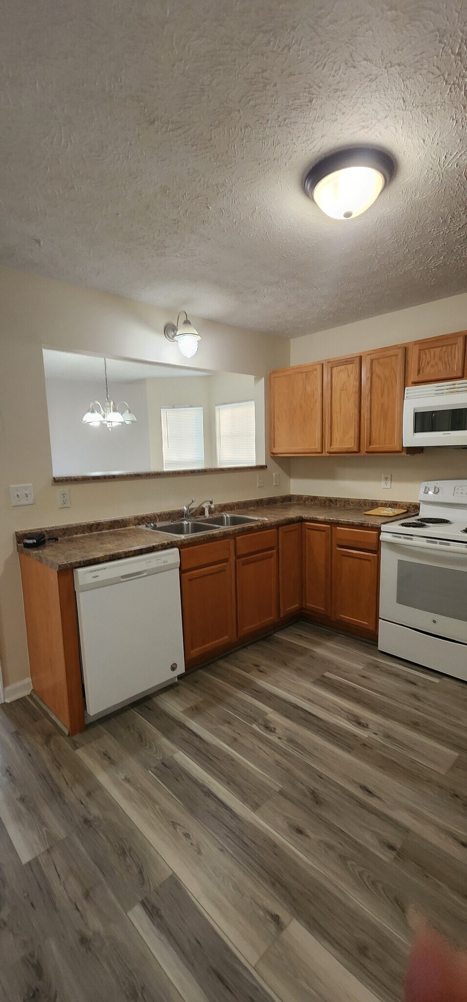 Kitchen - 1521 Mayberry Ln