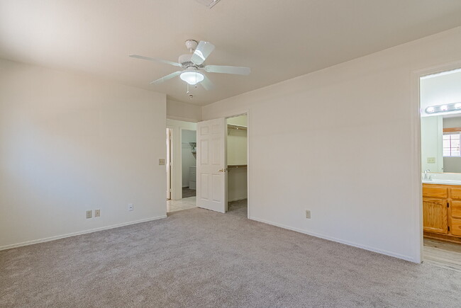 Building Photo - "Well Maintained 2-Bedroom, 2 Bathroom hom...