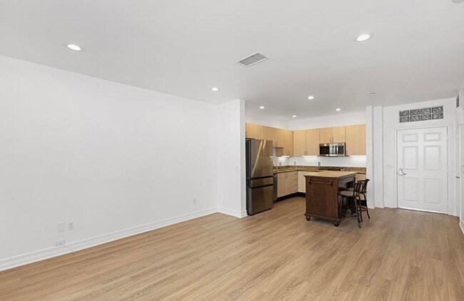 Building Photo - 525 Eleventh Ave