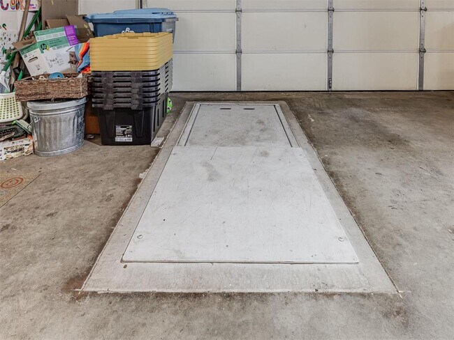 Building Photo - 801 Rock Hollow Rd