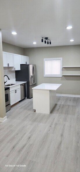 Building Photo - 261 N PERSHING AVE