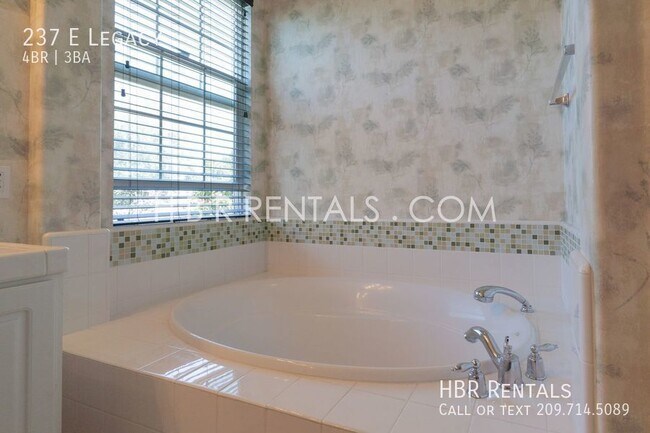 Building Photo - WICKLUND Village 4 Bedroom Home - Gated Dr...