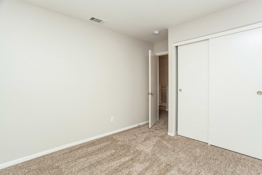 Building Photo - 2642 Ridgewater Cir