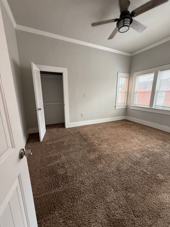 Building Photo - Spacious 3 Bed Near Downtown & OU Health + W/D Included & Driveway Parking