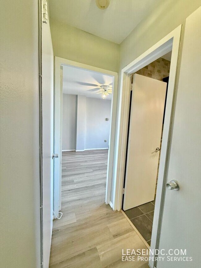 Building Photo - 4000 Tunlaw Rd NW