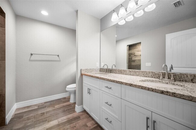 Building Photo - 315 Sweetwater Dr