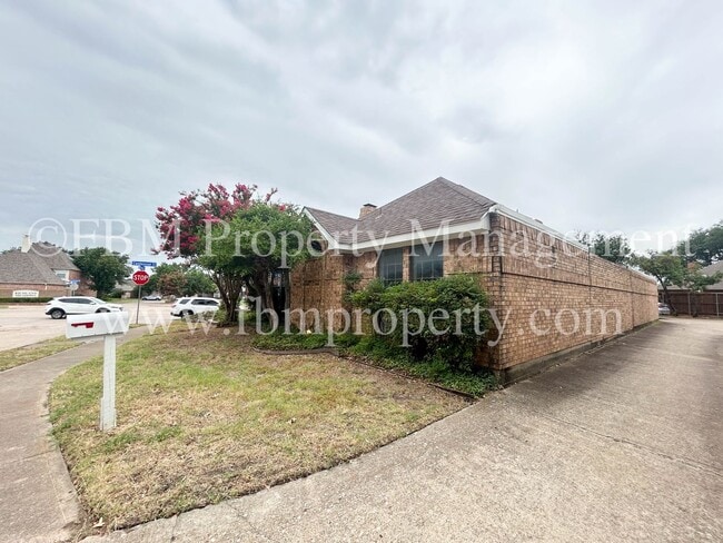 Building Photo - 806 Cresside Ln