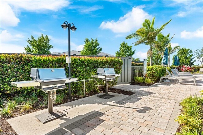 Building Photo - ** STUNNING 2012 NEW CONSTRUCTION 3/2 HOME...