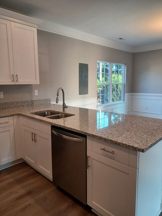 Building Photo - Newly Constructed 5 Bedroom Home in Hampton