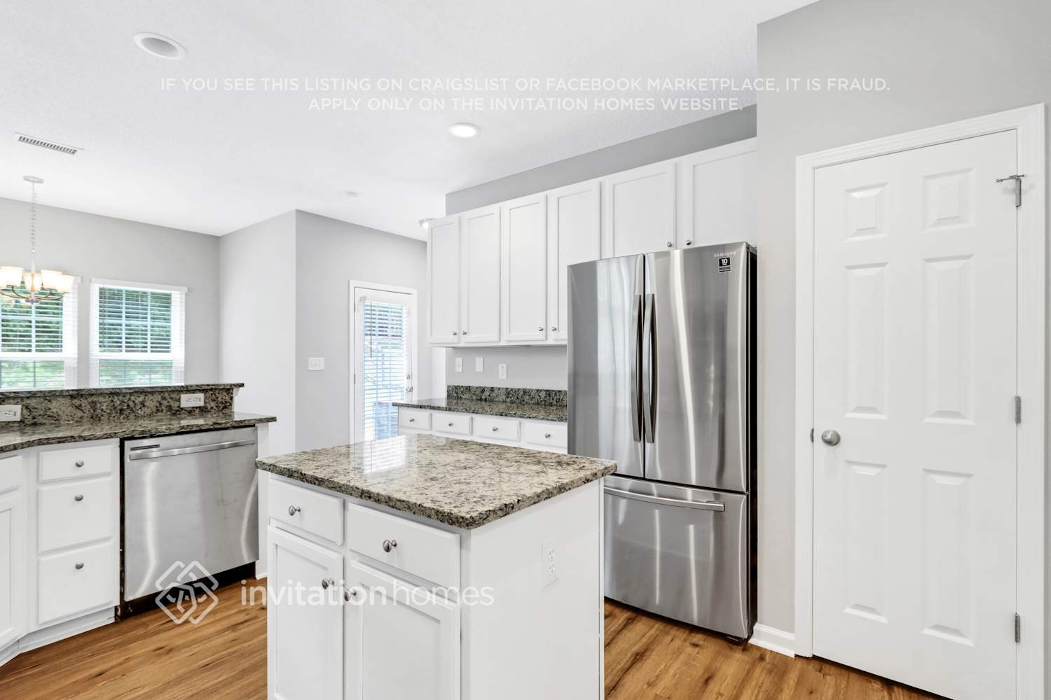 Building Photo - 9823 Dauphine Dr