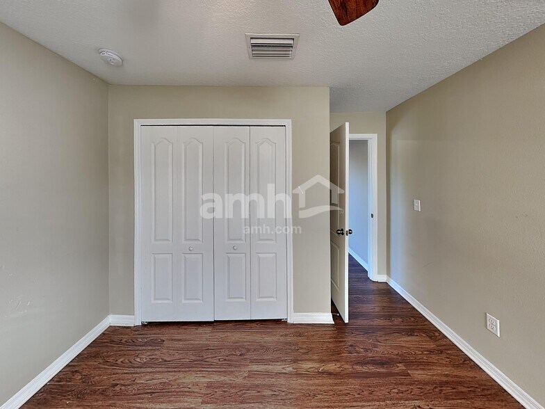 Building Photo - 5654 Aaron Ct