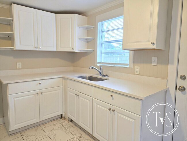 Building Photo - 39 Lissner Ave