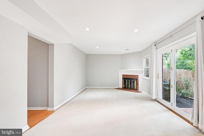 Building Photo - 214 James Thurber Ct