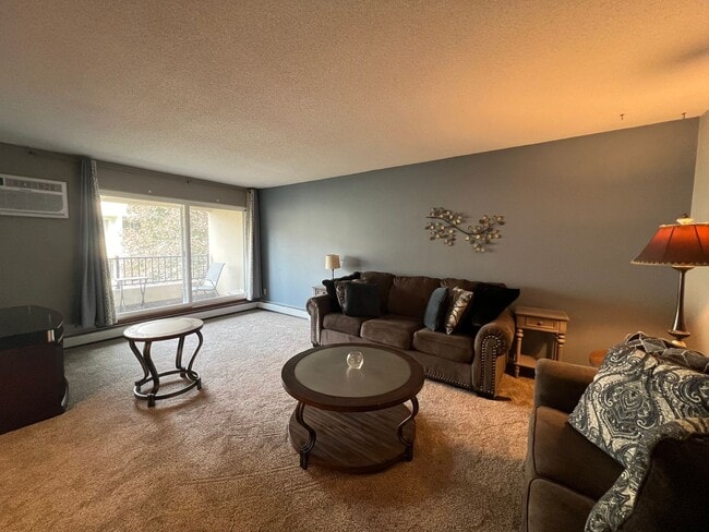 Building Photo - 1 bed, 1 bath close proximity to downtown!