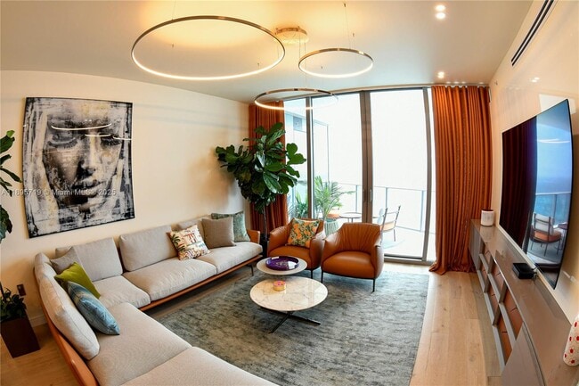 Building Photo - 15701 Collins Ave