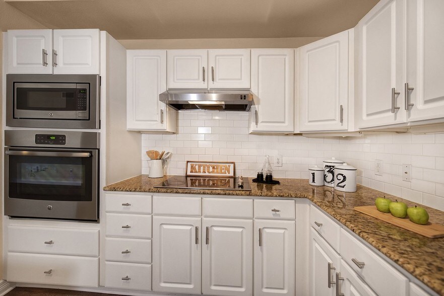 Calais Midtown Houston, TX Apartment Finder