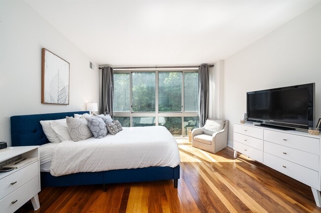 Building Photo - 800 Jackson St