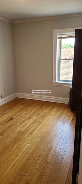 Building Photo - 4518 N Wolcott Ave