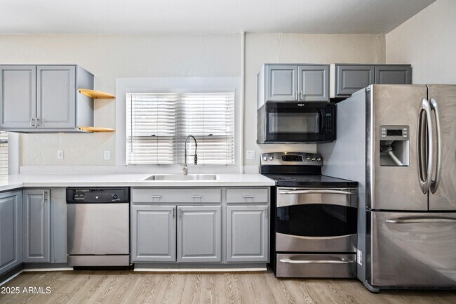 Building Photo - 438 N 17th Ave