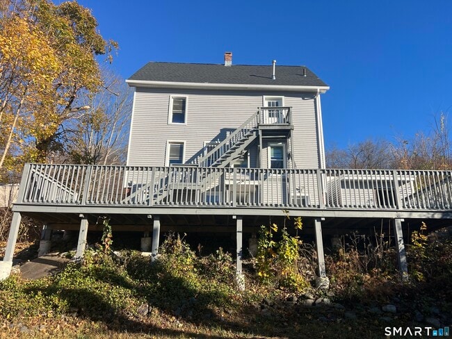 Building Photo - 120 Jewett St