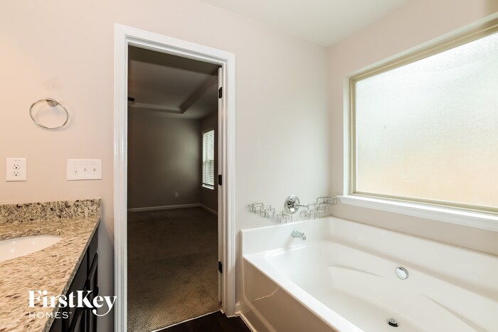 Building Photo - 2114 Treehaven Ct