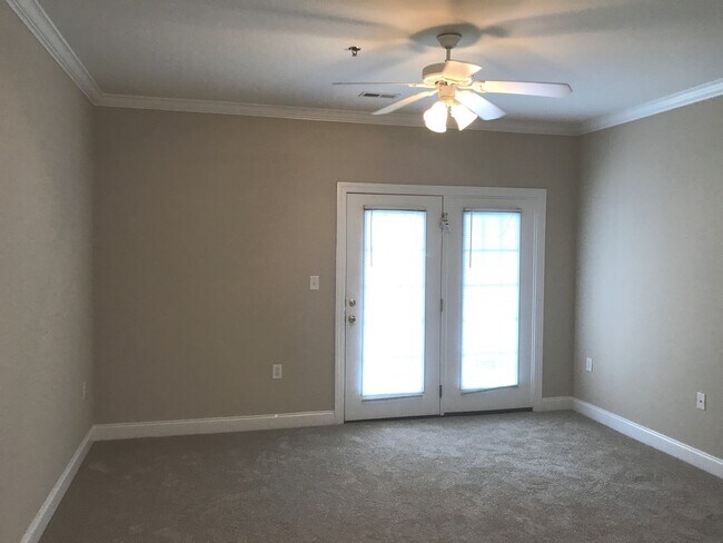 Building Photo - FIRST FLOOR, 3 BEDROOM, 2 BATH UNFURNISHED...
