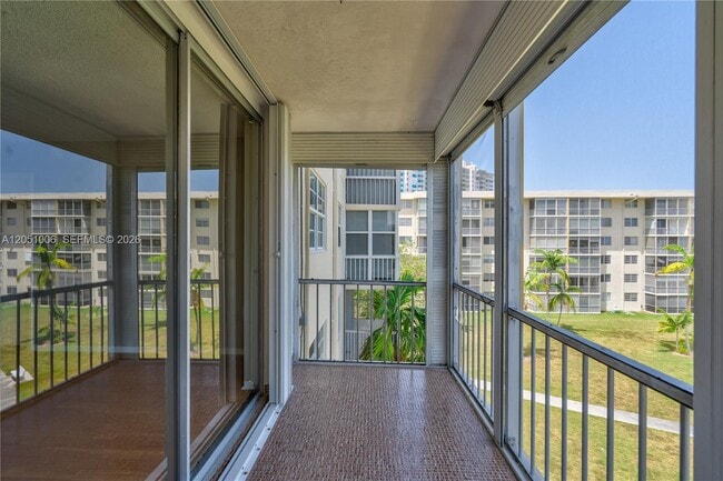 Building Photo - 2851 Leonard Dr