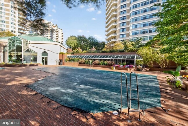 Building Photo - 5630 Wisconsin Ave