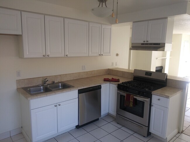 Primary Photo - Ramona Park Apartments