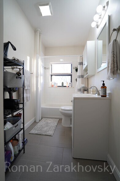 Building Photo - 431 Broadway