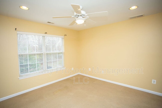 Building Photo - 42 Tudor Ct