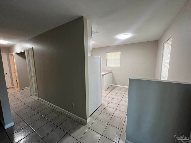 Building Photo - 5859 Mapleton St