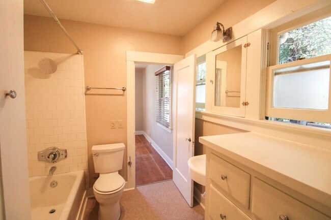 Building Photo - 2 Bedroom Bungalow Downtown SLO with Garage
