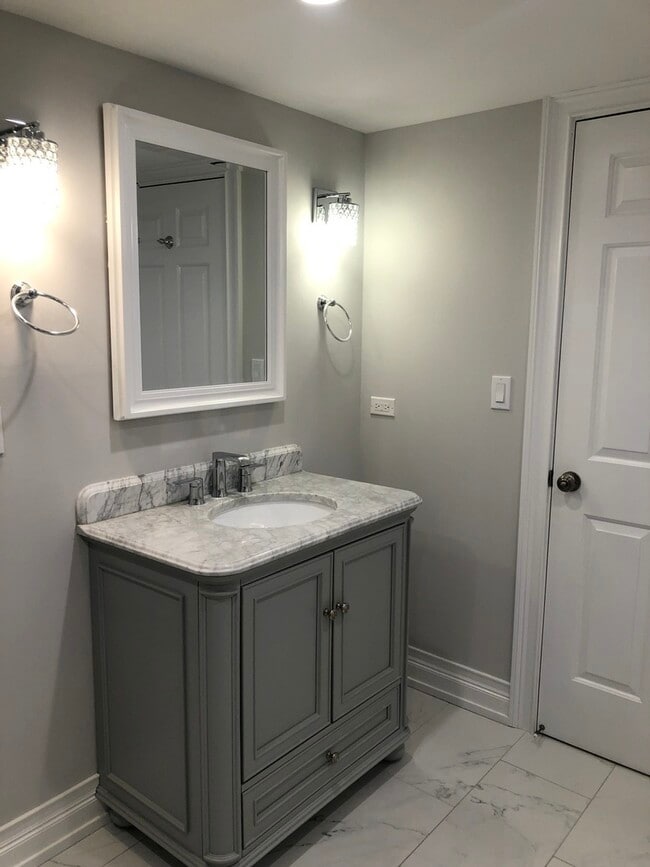 Building Photo - 2004 Milton Ave