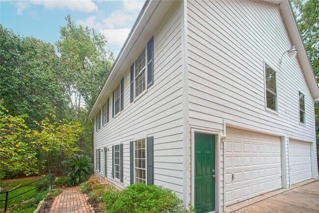 Building Photo - 1 Lake Forest Ct