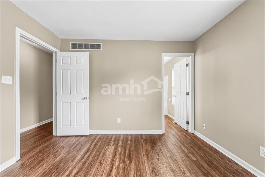 Building Photo - 6401 Sharps Ridge Ct