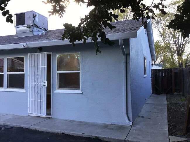 Building Photo - 2165 Abbott Ave