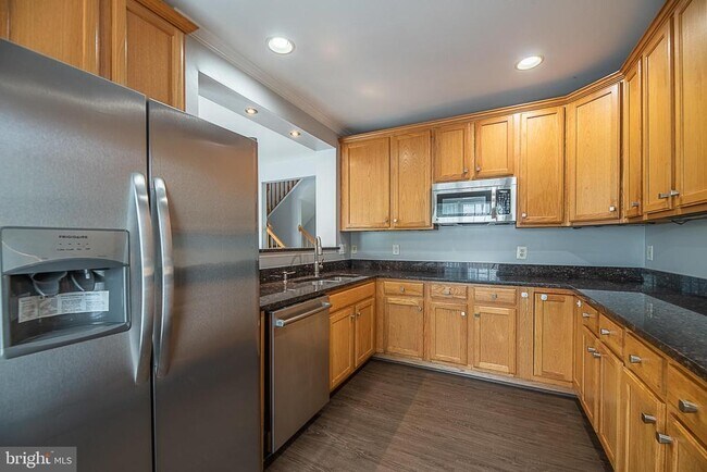 Building Photo - 24635 Kings Canyon Square