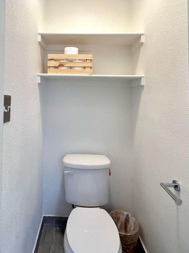 Building Photo - 1632 E Harvard St