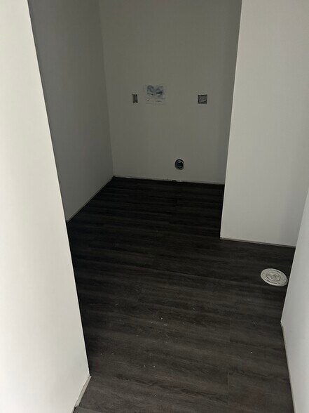 Building Photo - 305 N 2nd St