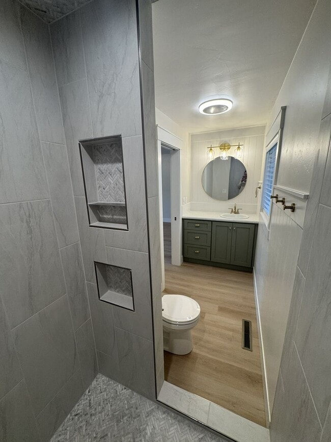 Building Photo - Completely Remodeled 4 Bed, 2 Bath Country Home – 1.5 Acres – Horse & Livestock Friendly!