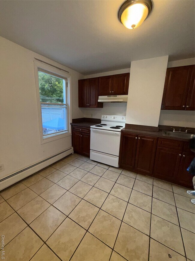 Building Photo - 58 Gifford Ave