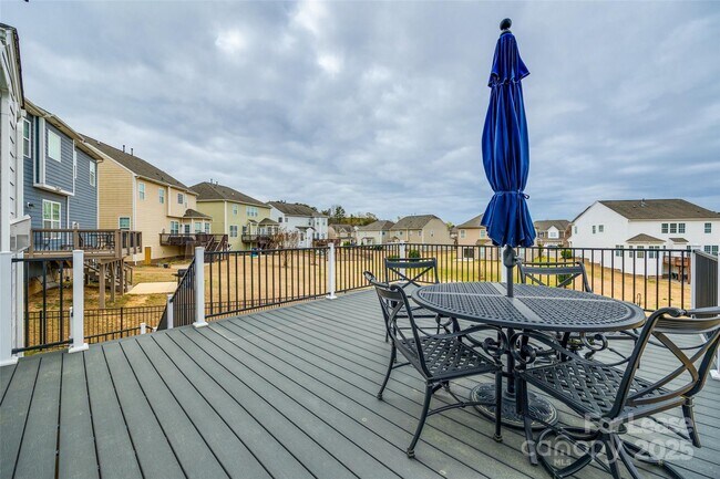 Building Photo - 327 Hawks Creek Pkwy
