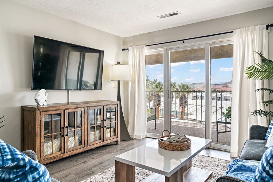 Building Photo - 1845 W Canyon View Dr