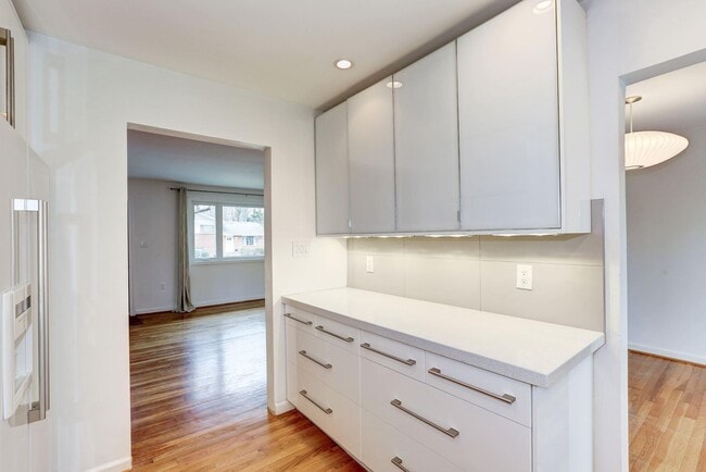 Building Photo - 9718 Holmhurst Rd