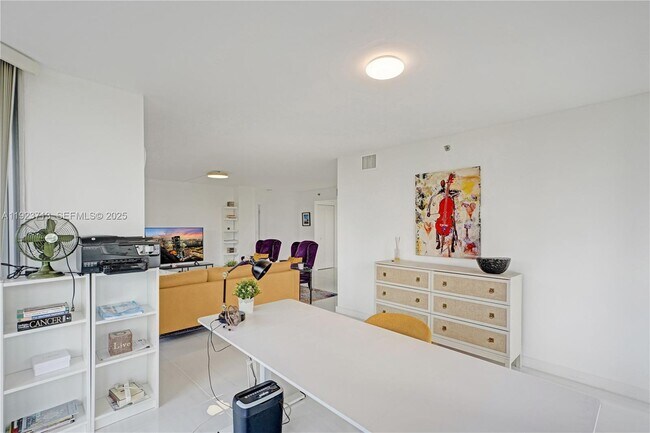 Building Photo - 3600 Mystic Pointe Dr